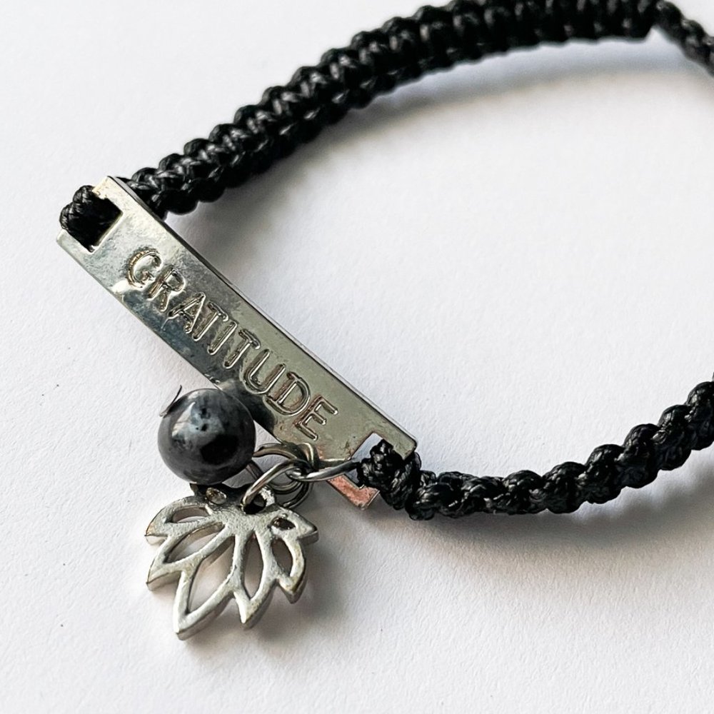 "Gratitude Bracelet" - handmade, Yogi Surprise - Lotus Flower & Labradorite